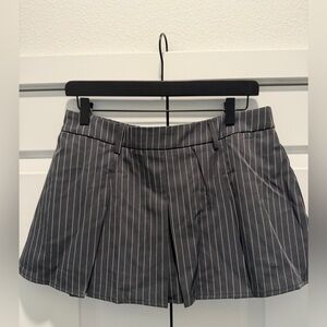 BRAND NEW - Halara mini skirt with shorts under. Gray Pinstripe Pleated Skirt